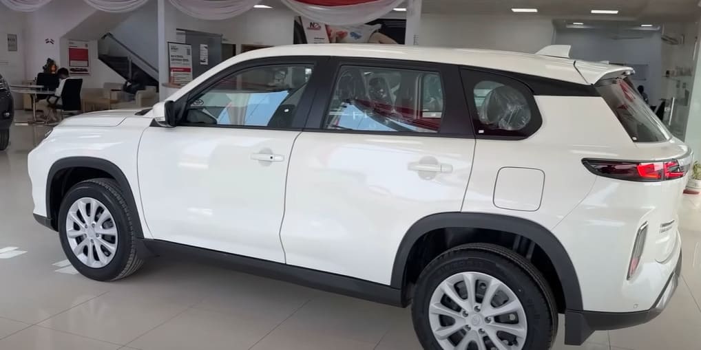 Toyota Hyryder mini Fortuner